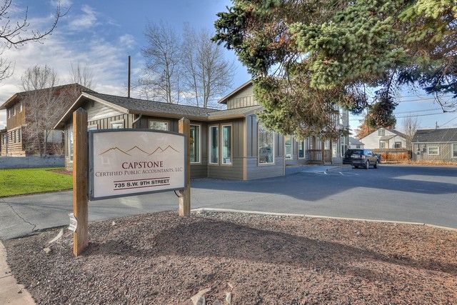 735 SW 9th St, Redmond, OR 97756